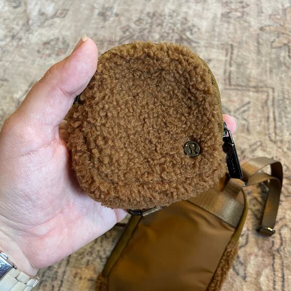 NWOT Lululemon Modular Phone Crossbody Bag Sherpa Fleece Burnt Caramel EUC - Picture 16 of 16
